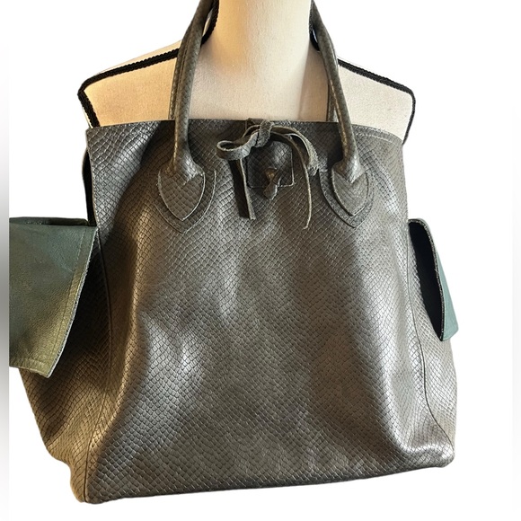 LET & HER Handbags - LET & HER 100% Leather Olive Green Snakeskin Embossed Shoulder Bag